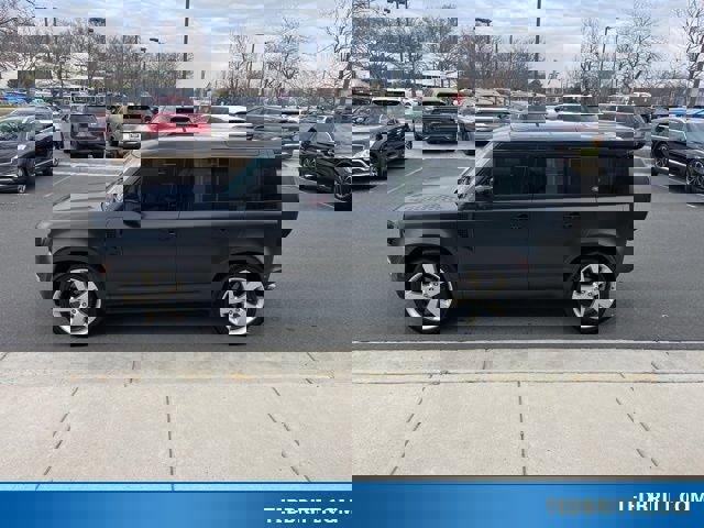 Used 2024 Land Rover Defender 110 SE image 4