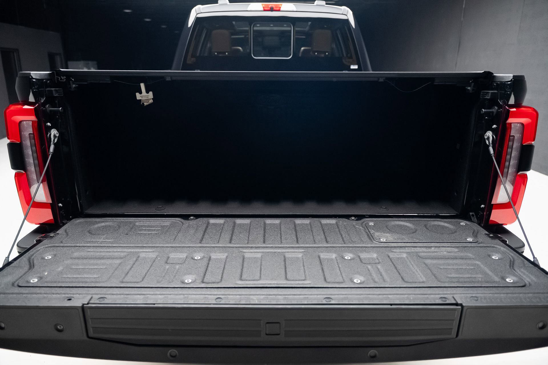 Used 2024 Ford F250 Platinum w/ Tremor Off-Road Package image 77