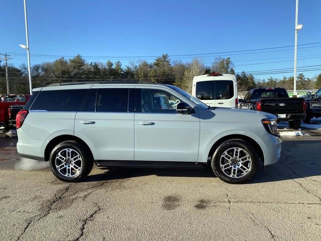 Used 2025 Ford Expedition Active image 2