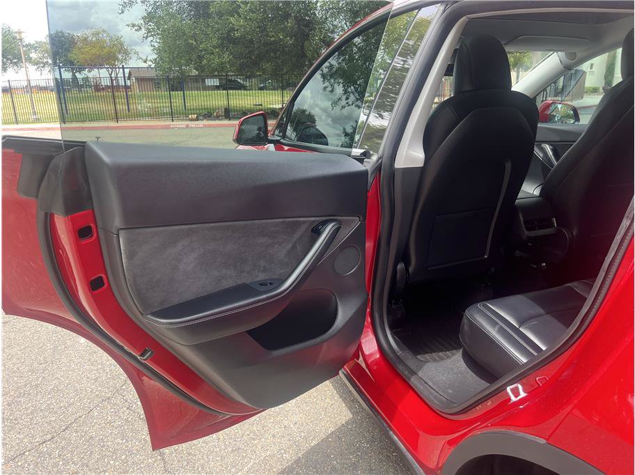 Used 2021 Tesla Model Y Long Range AWD/4WD image 17