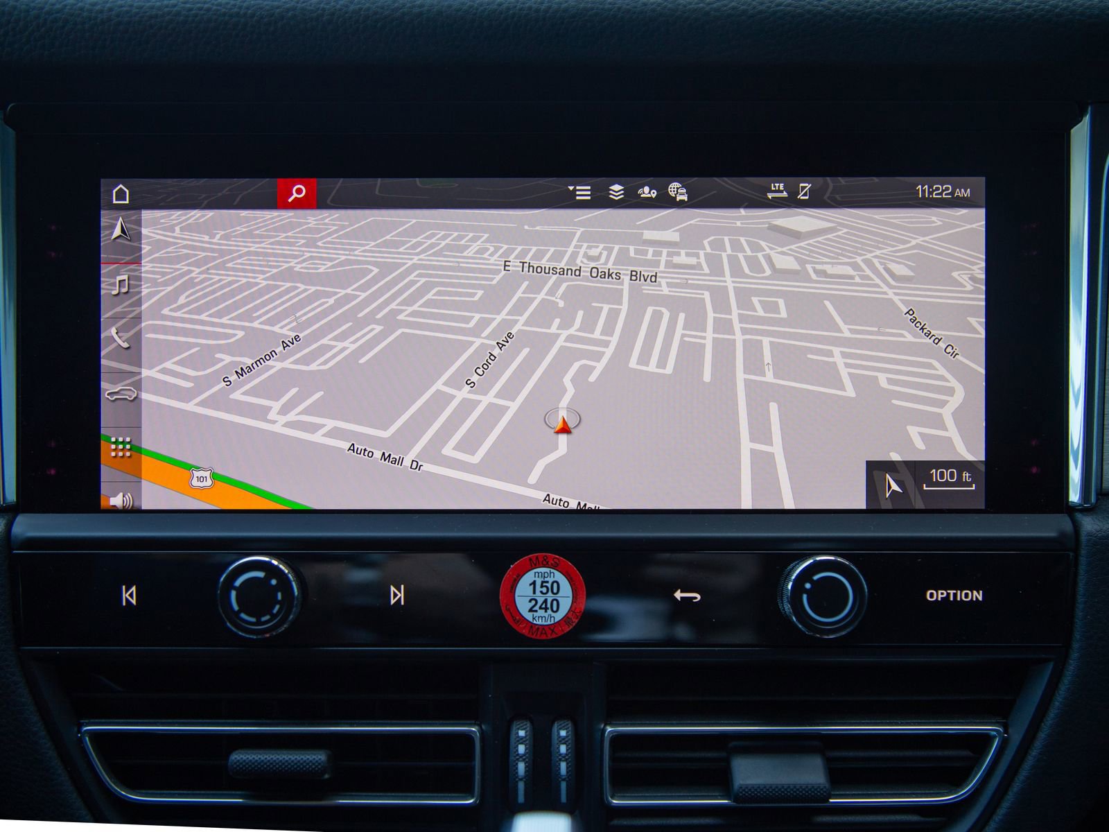 Certified 2025 Porsche Macan AWD/4WD image 19