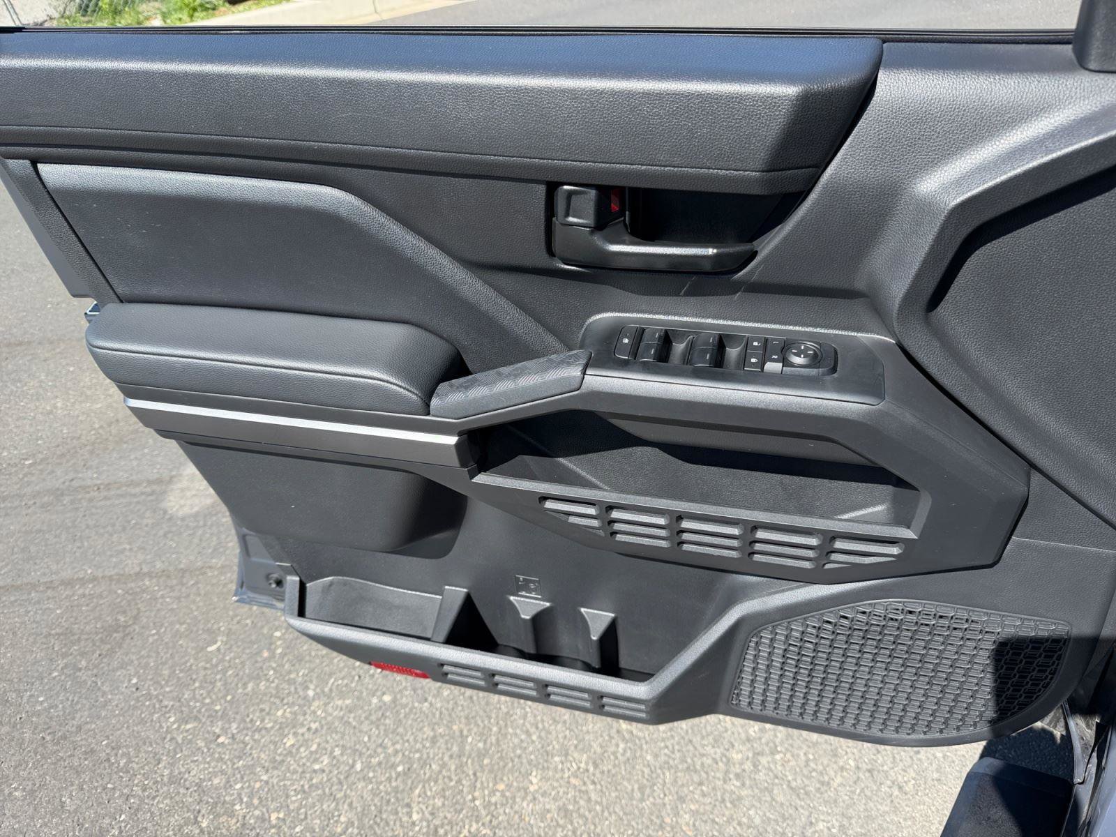 Certified 2025 Toyota Tacoma SR5 AWD/4WD image 22