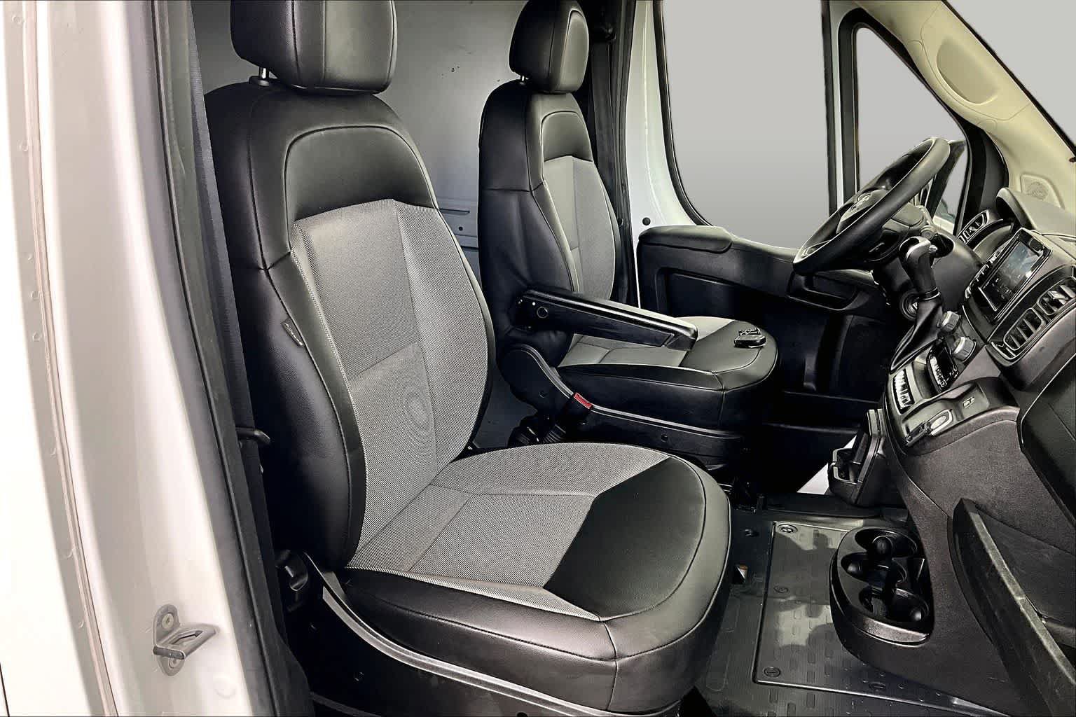Used 2025 RAM ProMaster 2500 w/ Convenience Group FWD image 9