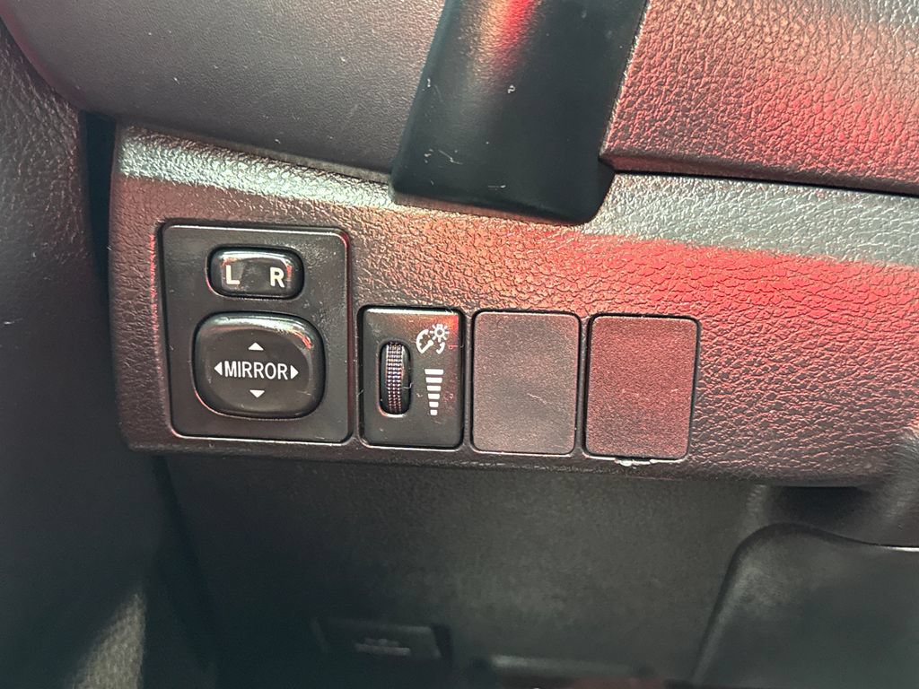 Used 2019 Toyota Corolla SE w/ Carpet Mat Package (TMS) FWD image 31