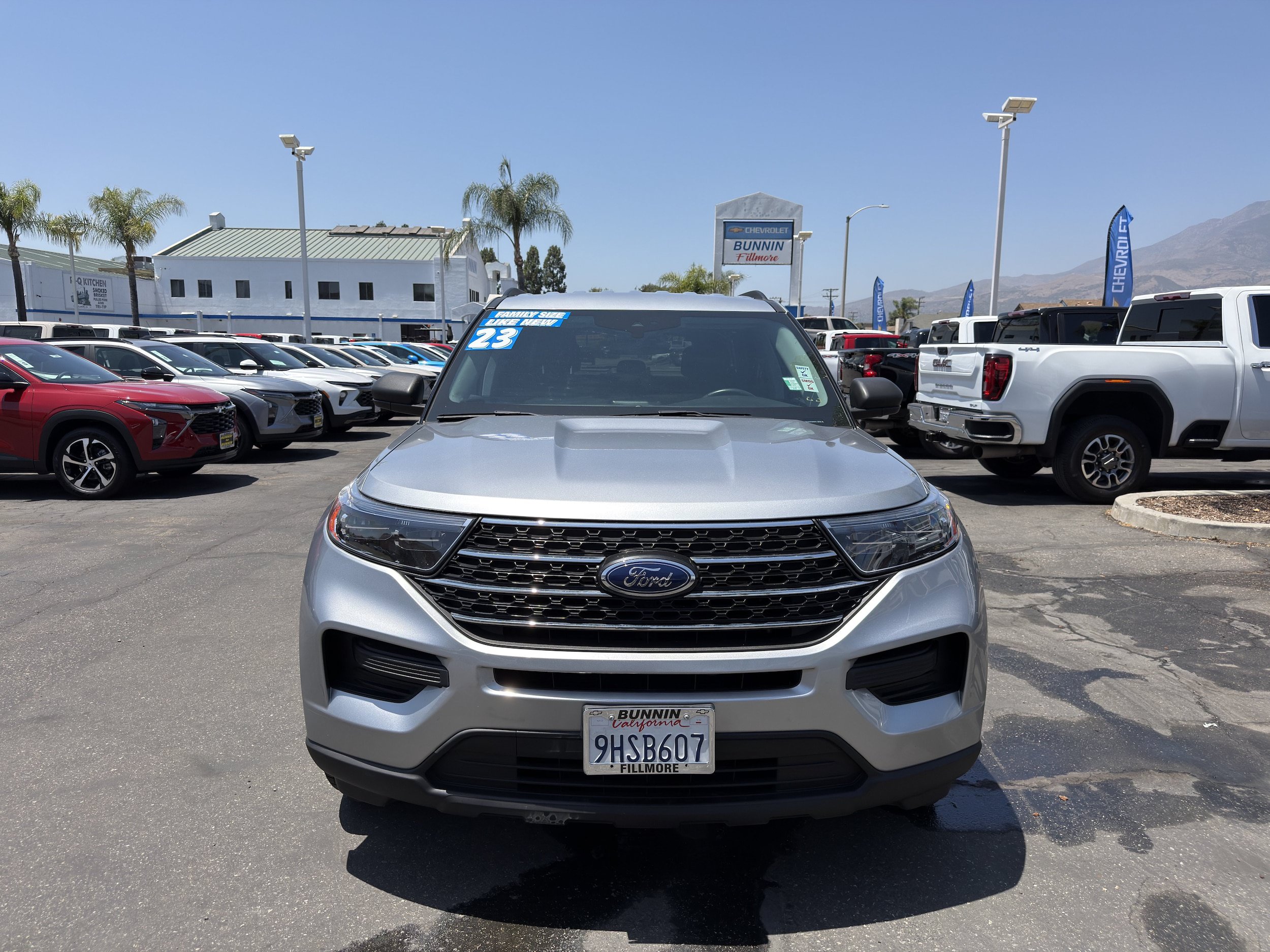Used 2023 Ford Explorer XLT RWD image 3