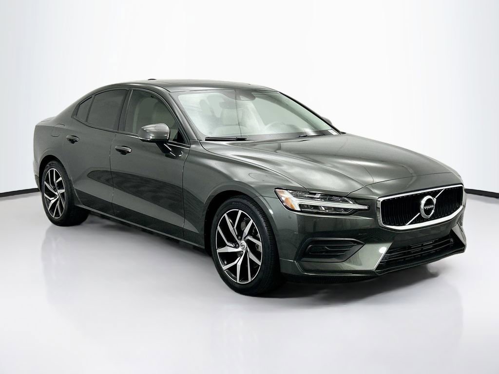 Used 2020 Volvo S60 T5 Momentum image 3
