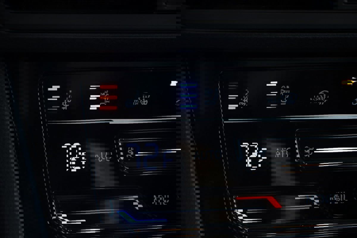 Used 2025 Volkswagen Jetta GLI Autobahn image 8