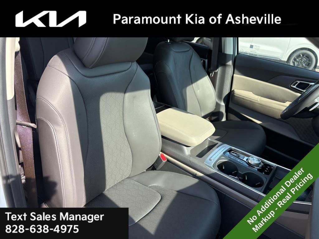 New 2026 Kia Carnival EX image 21