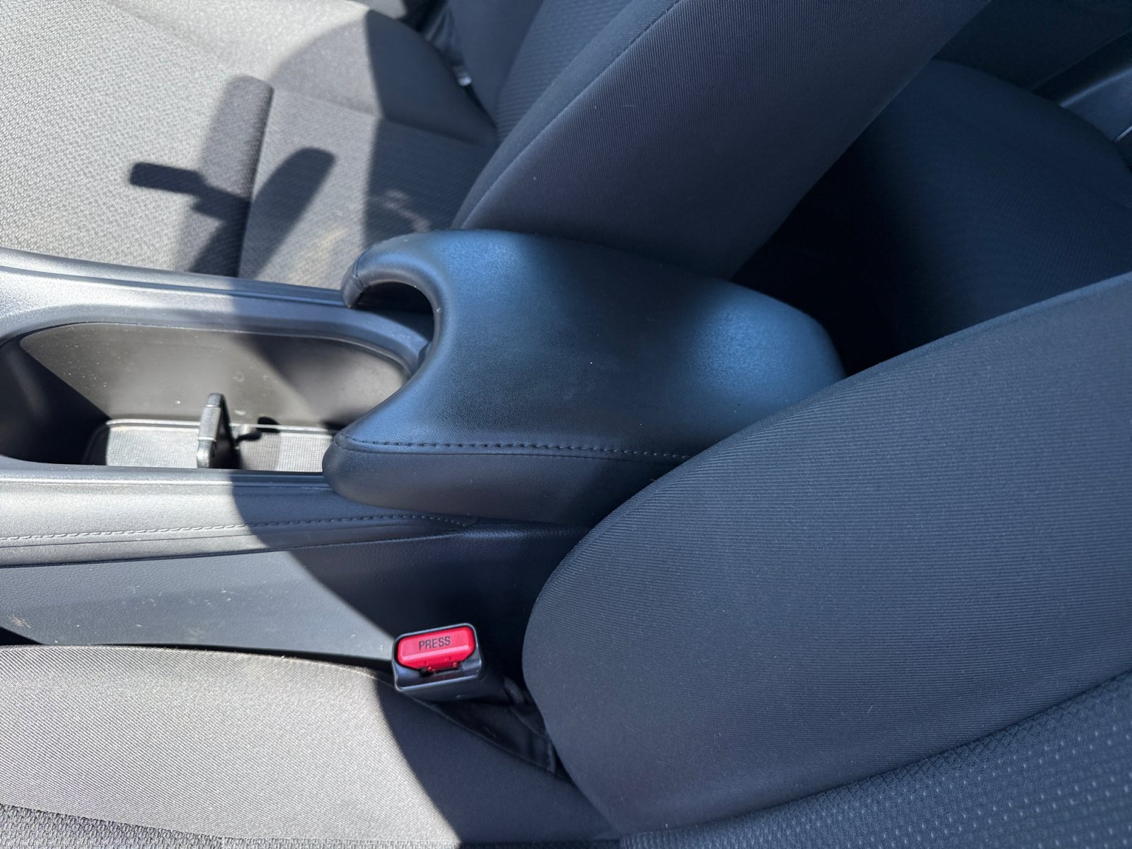 Used 2018 Honda HR-V LX image 14