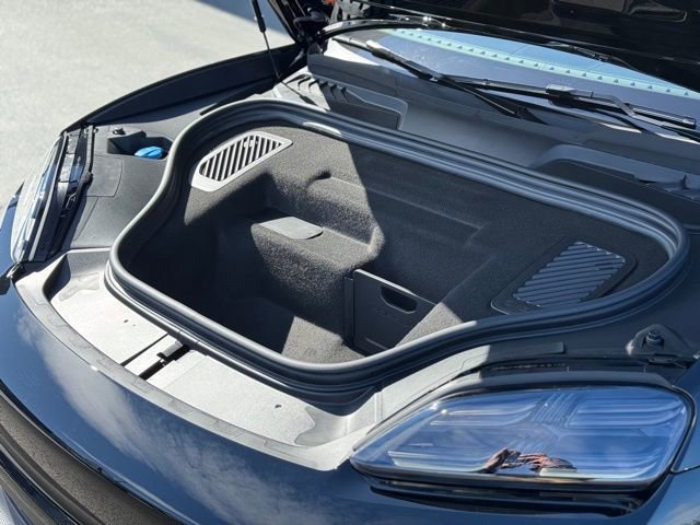 New 2025 Porsche Macan 4 Electric image 37