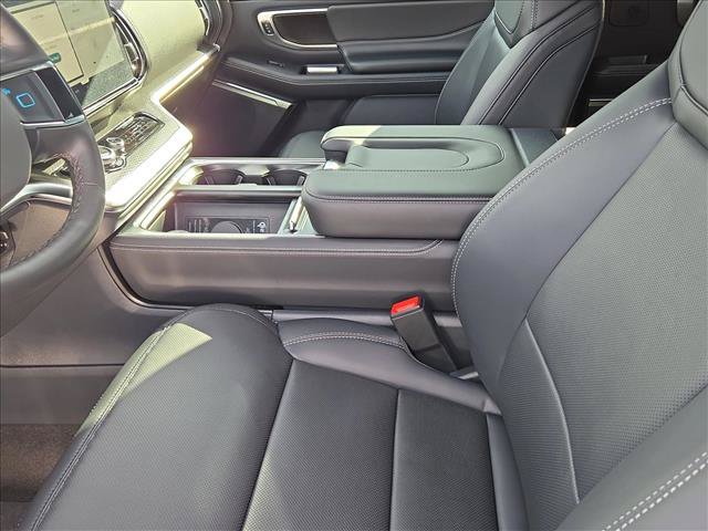 New 2027 Ford Expedition Platinum w/ Stealth Appearance Package AWD/4WD image 4