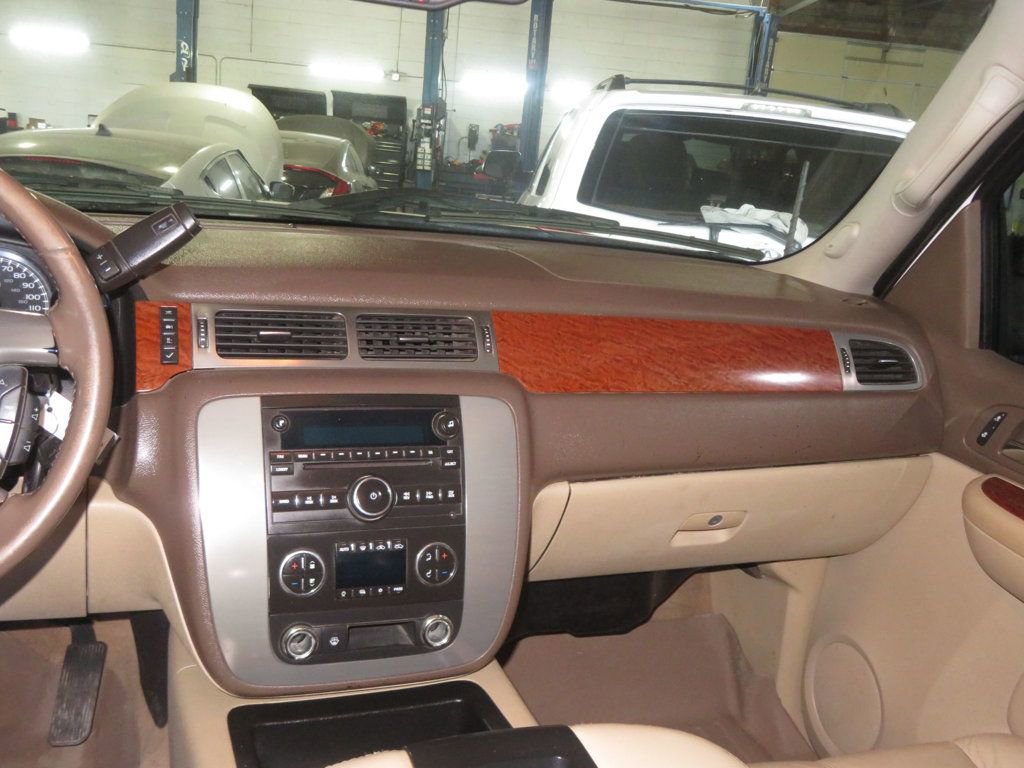 Used 2008 GMC Sierra 2500 SLT w/ EZ-Lift Tailgate Package RWD image 38