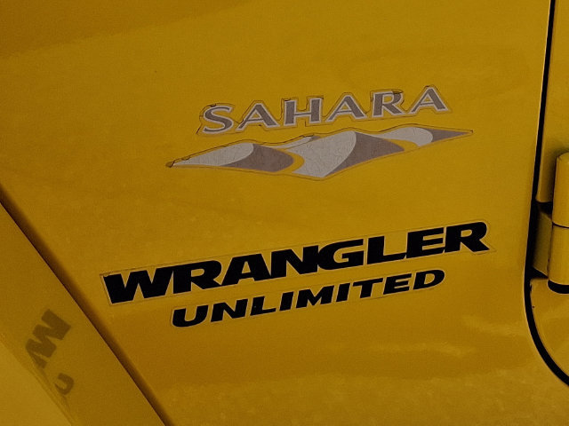 Used 2015 Jeep Wrangler Unlimited Sahara w/ Connectivity Group AWD/4WD image 31