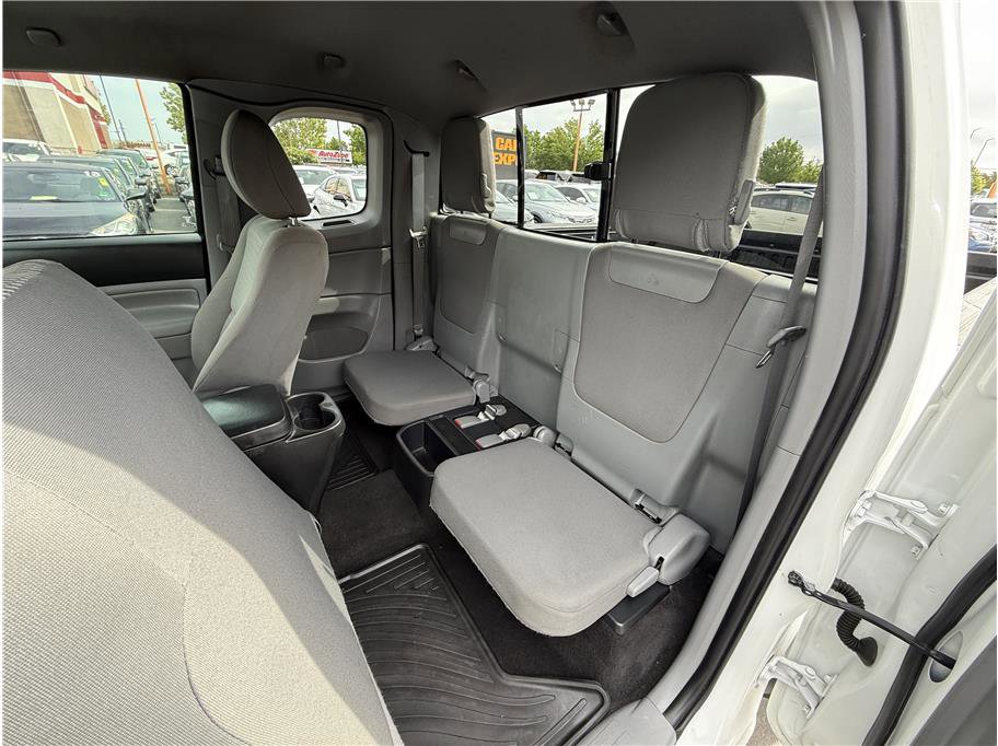 Used 2014 Toyota Tacoma 4x4 Access Cab w/ SR5 Package image 19