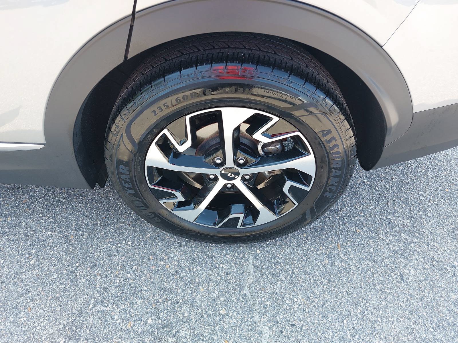 Used 2024 Kia Sportage EX FWD image 32