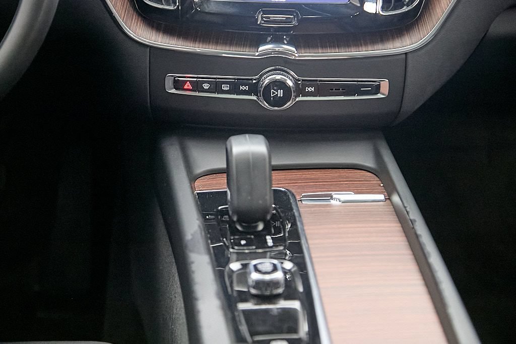 Certified 2023 Volvo XC60 B5 Plus w/ Protection Package Premier AWD/4WD image 29