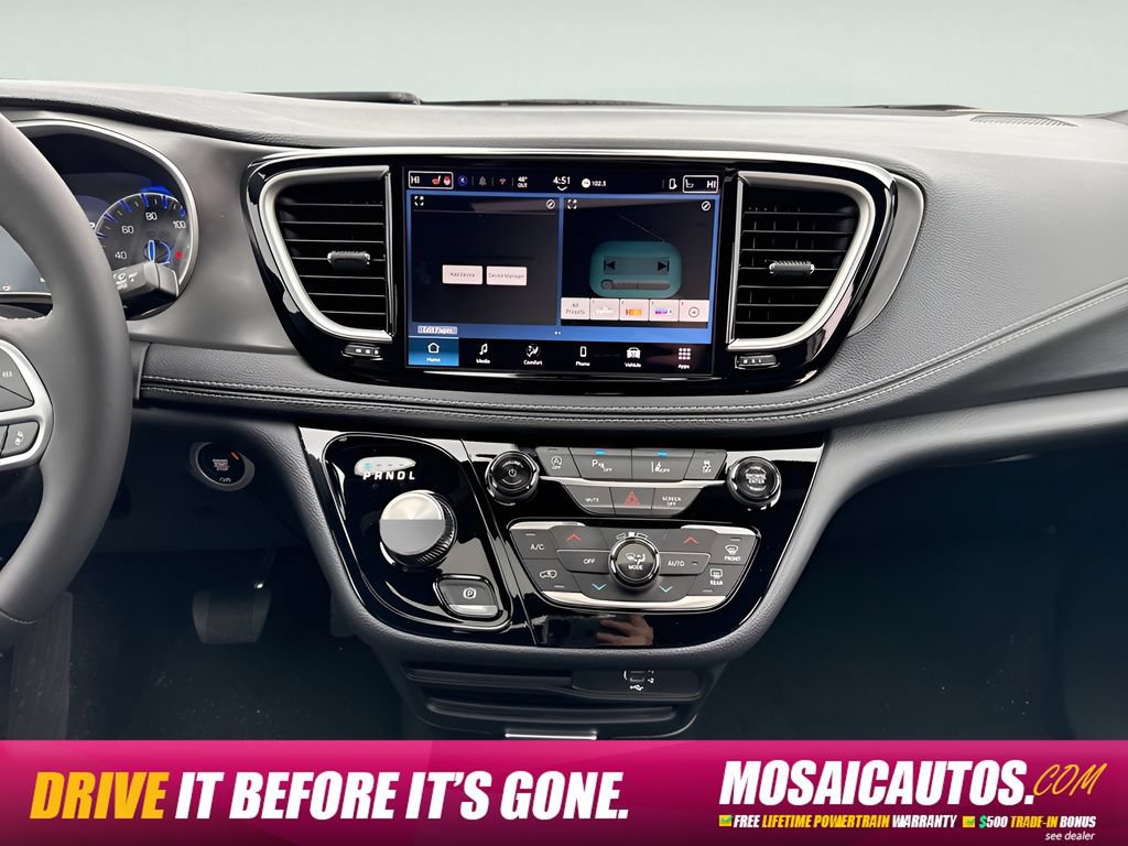 New 2026 Chrysler Pacifica Select AWD/4WD image 18