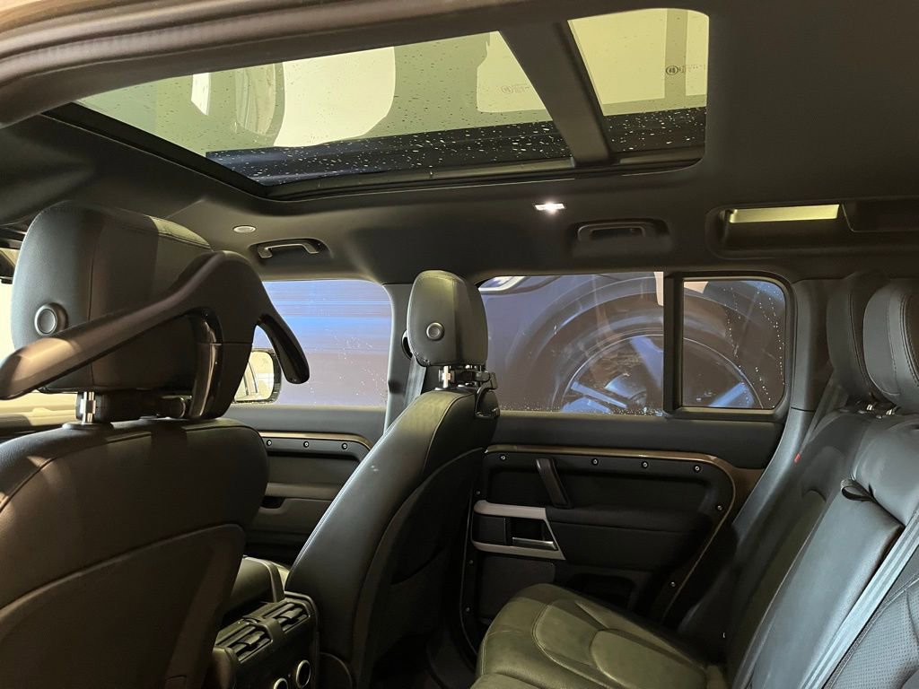 Used 2024 Land Rover Defender 110 X-Dynamic SE image 21