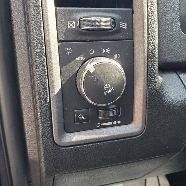 Used 2014 RAM 1500 Express AWD/4WD image 17