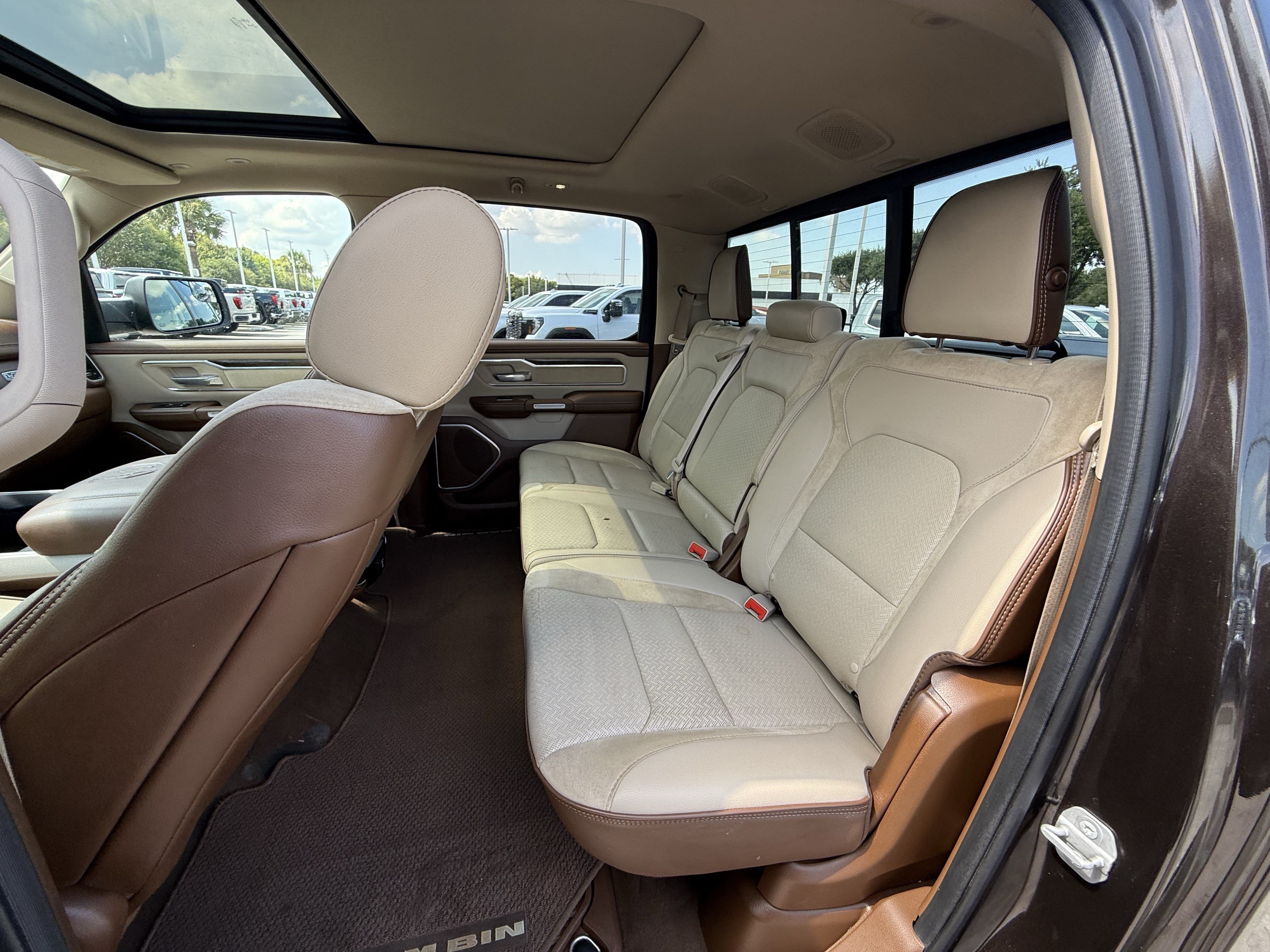 Used 2019 RAM 1500 Laramie RWD image 31