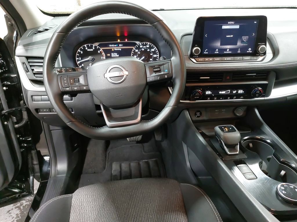 Certified 2025 Nissan Rogue SV image 16