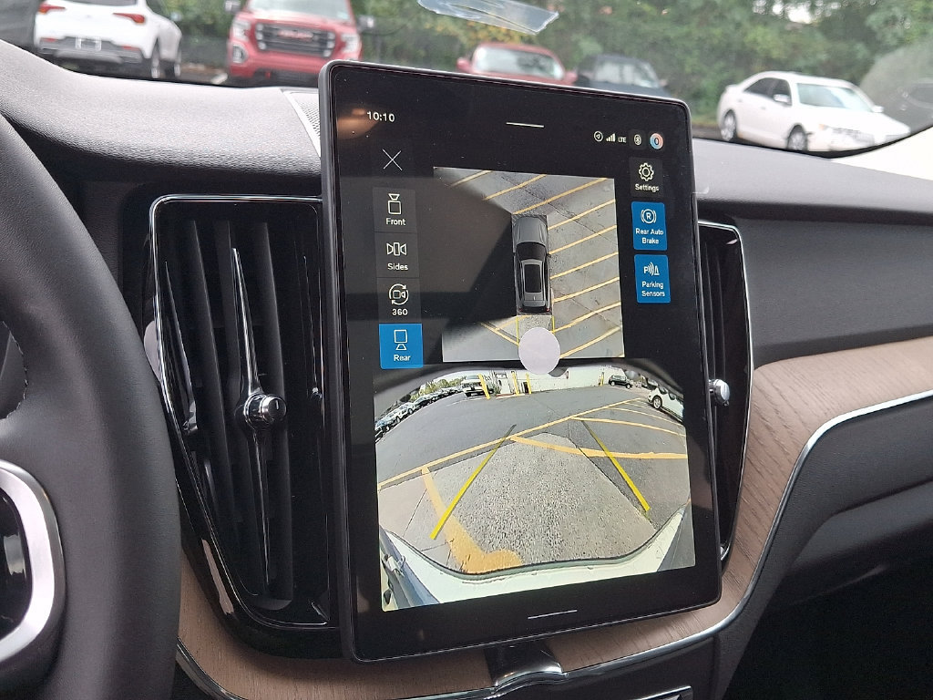 New 2027 Volvo XC60 B5 Plus AWD/4WD image 16