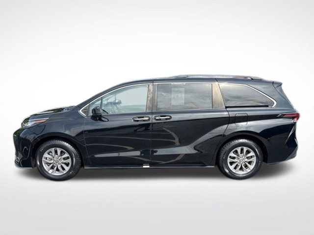 Used 2023 Toyota Sienna XLE FWD image 5
