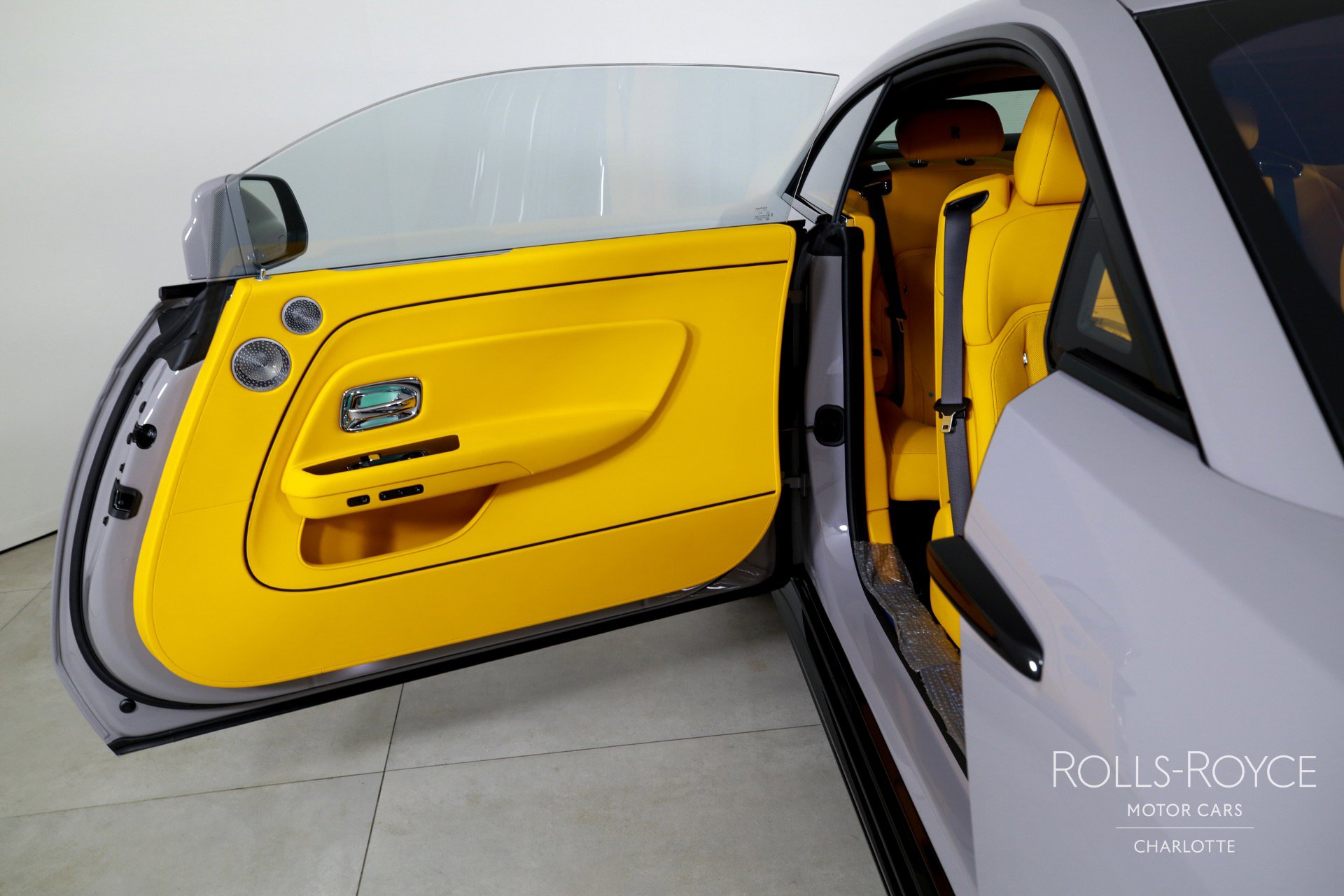 New 2025 Rolls-Royce Spectre Black Badge w/ Spectre Enhancement Package image 23