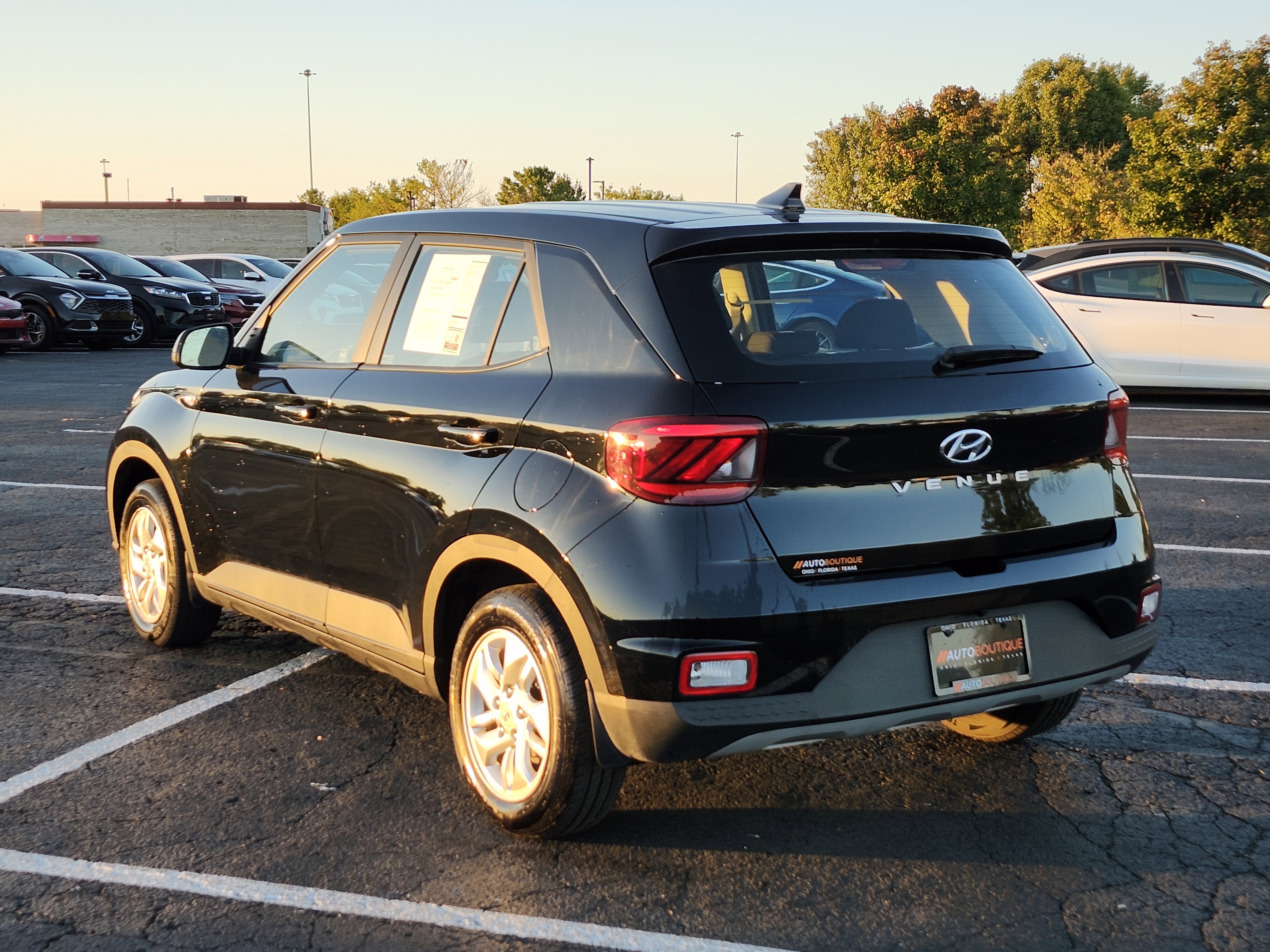 Used 2021 Hyundai Venue SE image 8