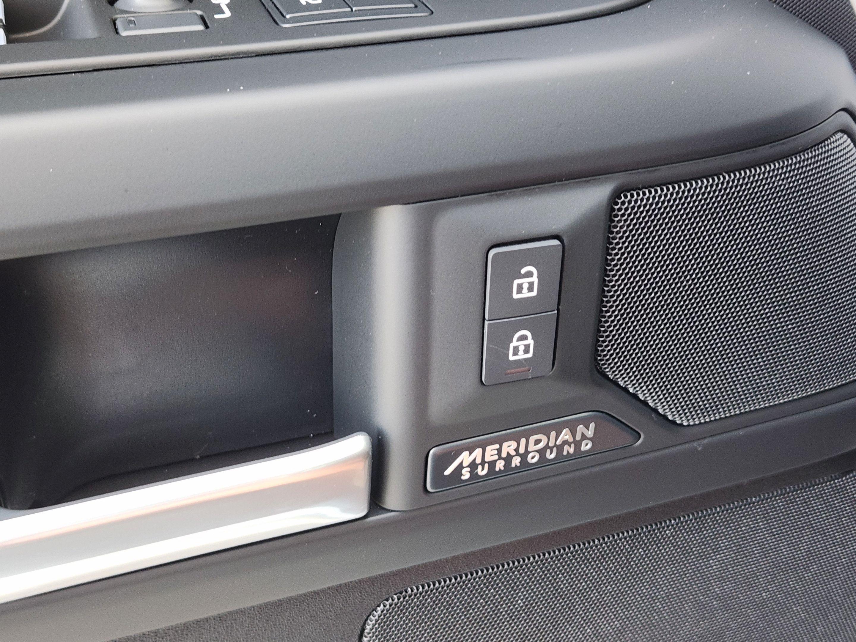 New 2026 Land Rover Defender 130 X-Dynamic SE AWD/4WD image 22