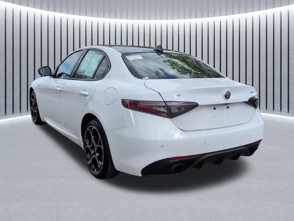 Used 2024 Alfa Romeo Giulia Veloce AWD/4WD image 14
