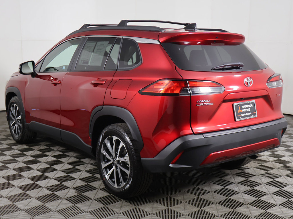 Used 2025 Toyota Corolla Cross XLE FWD image 8