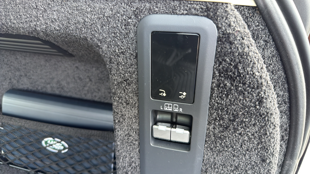 Used 2025 Land Rover Range Rover SE AWD/4WD image 32