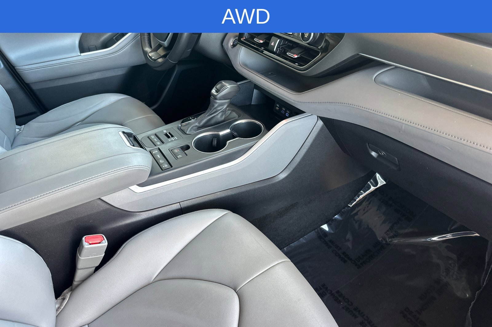 Used 2022 Toyota Highlander XLE AWD/4WD image 19