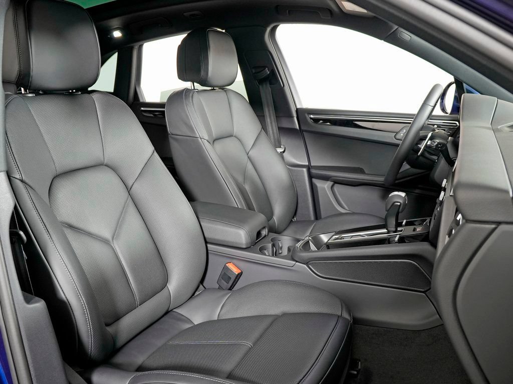 Certified 2026 Porsche Macan AWD/4WD image 35