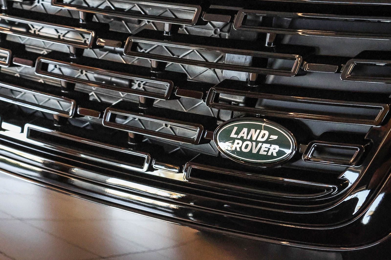 New 2026 Land Rover Range Rover Velar S AWD/4WD image 13