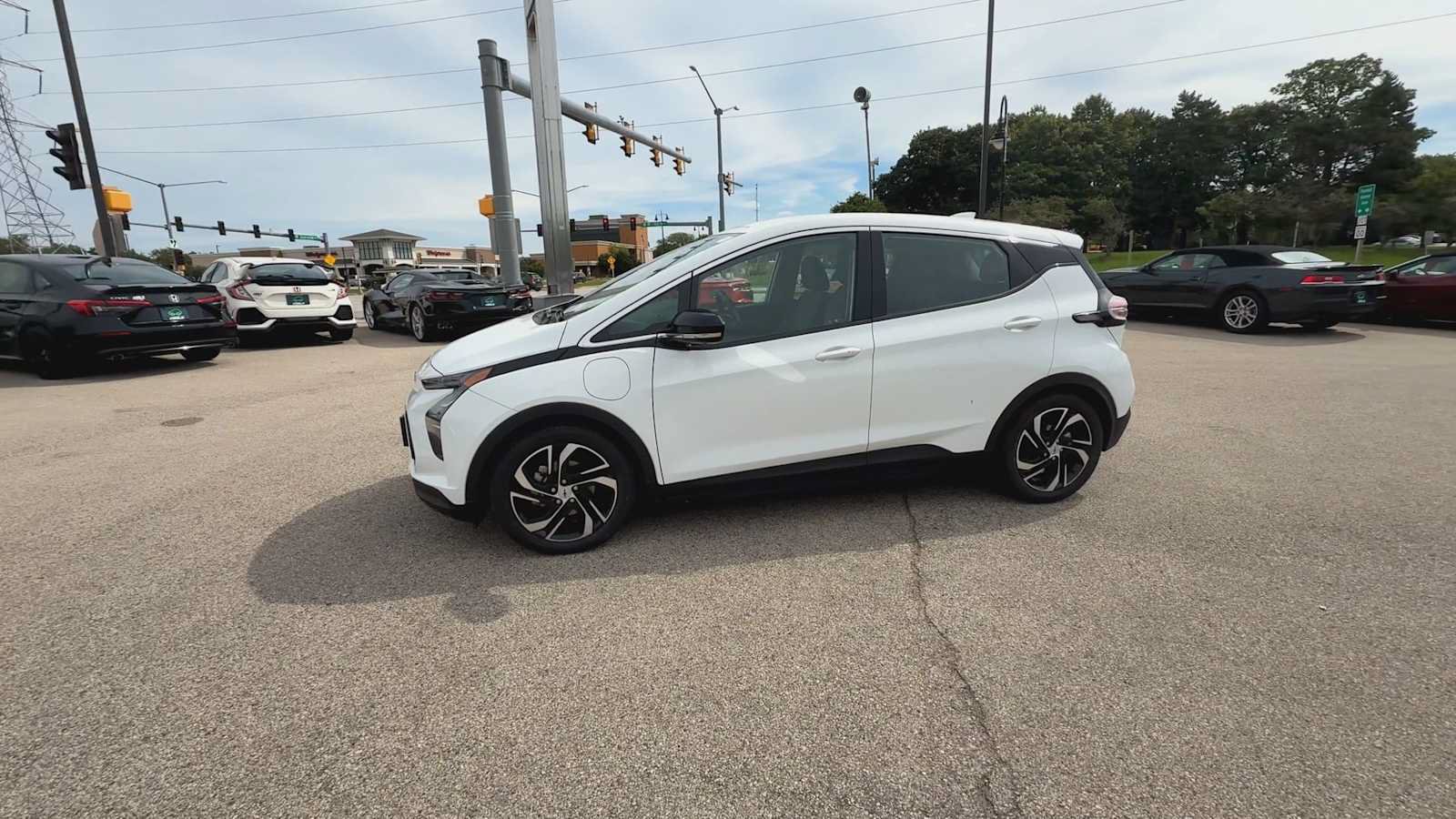 Certified 2022 Chevrolet Bolt LT w/ Infotainment Package FWD image 5