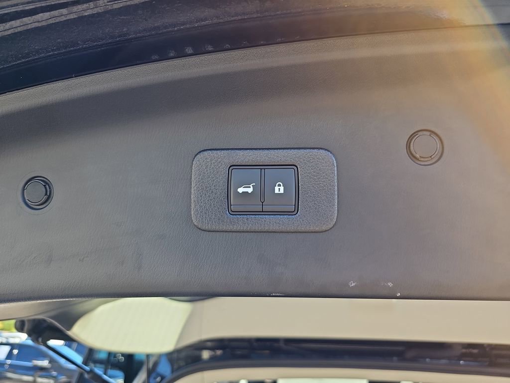 Used 2024 Nissan Armada Platinum image 19