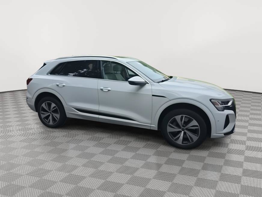Used 2024 Audi Q8 e-tron Premium Plus w/ Premium Plus Package AWD/4WD image 13