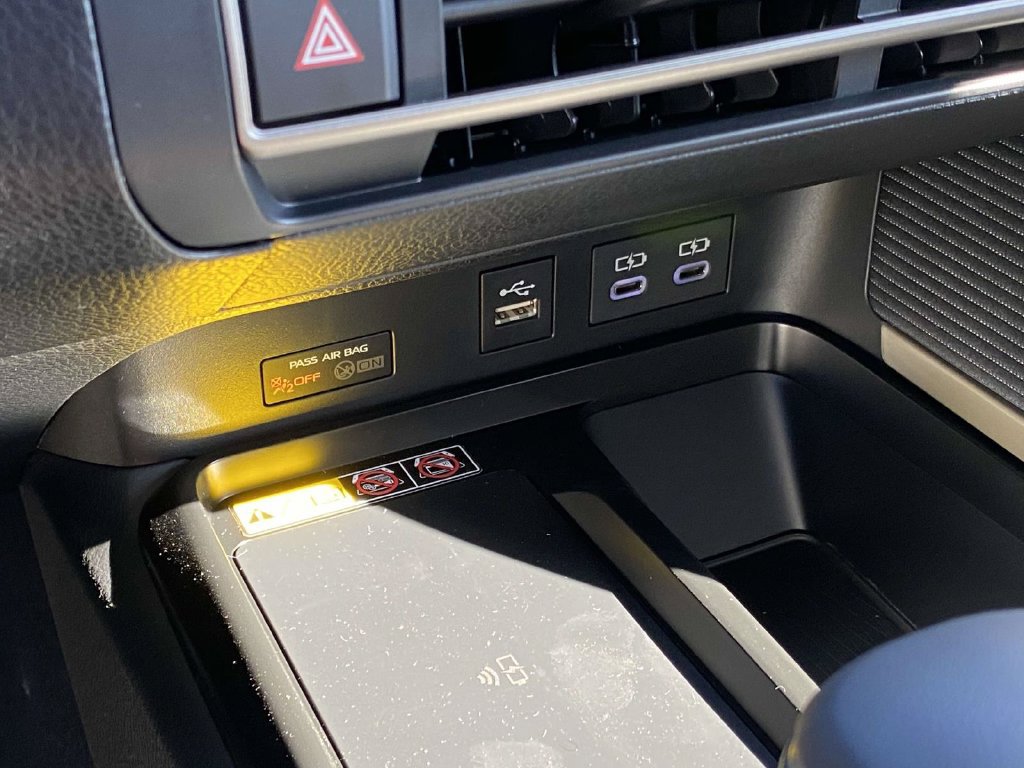 New 2026 Toyota Camry Hybrid FWD image 21