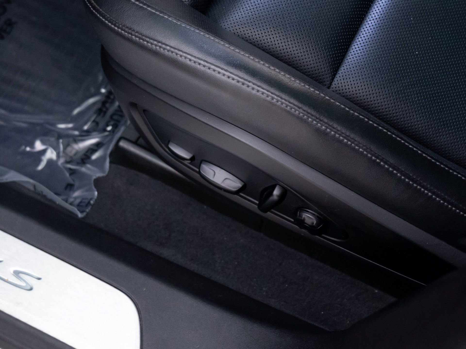 Used 2021 Porsche Taycan 4S image 12