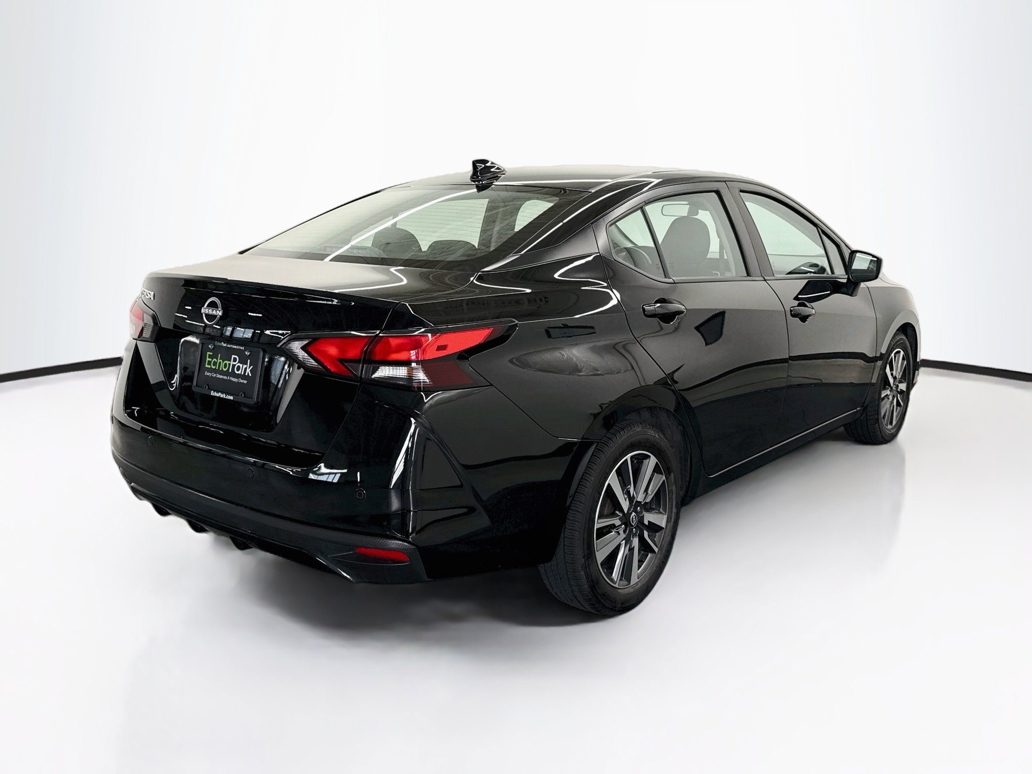 Used 2025 Nissan Versa SV FWD image 9