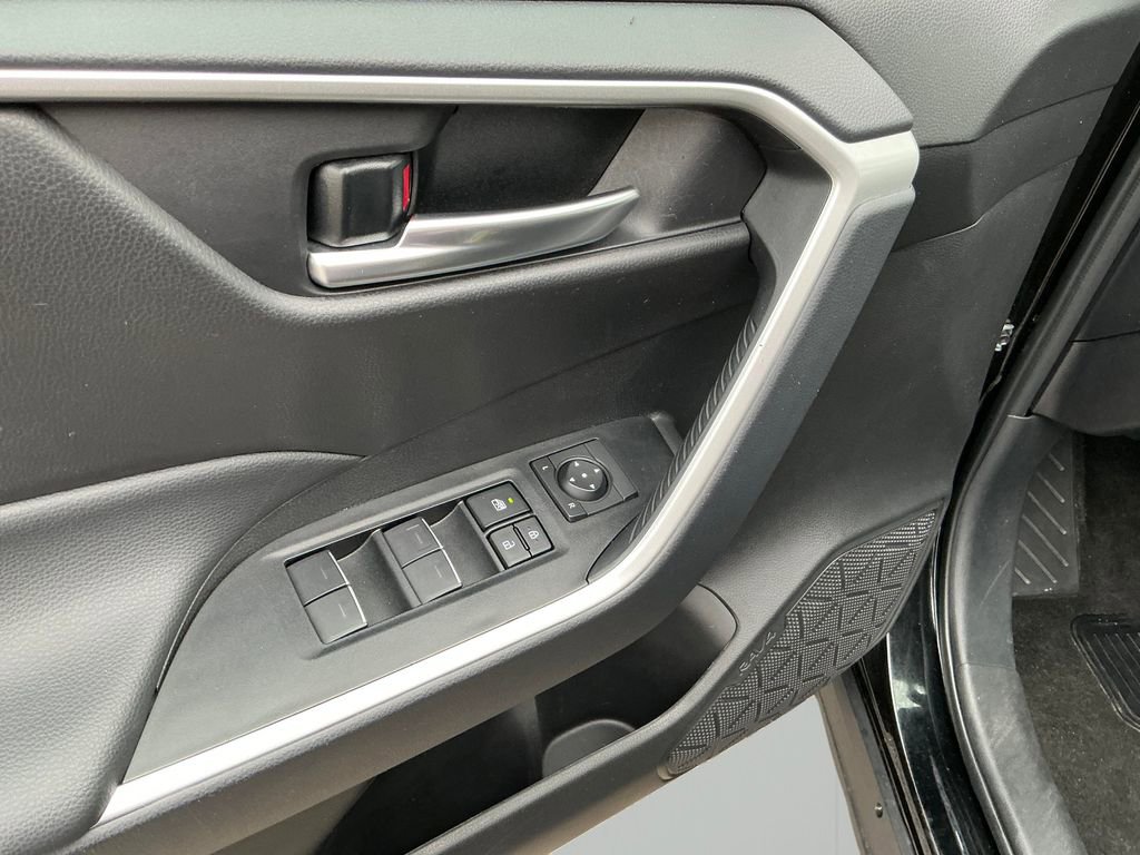 Used 2025 Toyota RAV4 XLE FWD image 13