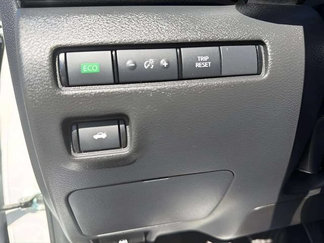 Used 2025 Nissan Sentra SR w/ SR Premium Package FWD image 14