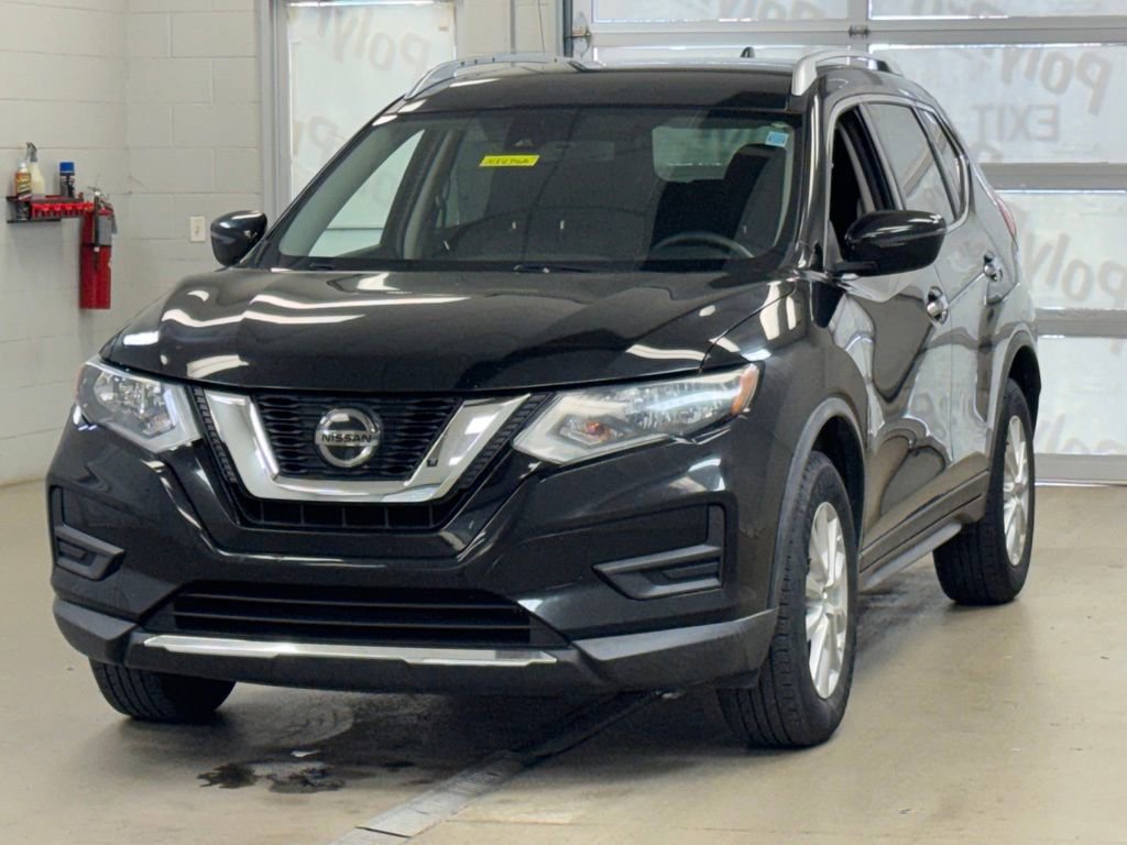 Used 2020 Nissan Rogue SV image 3