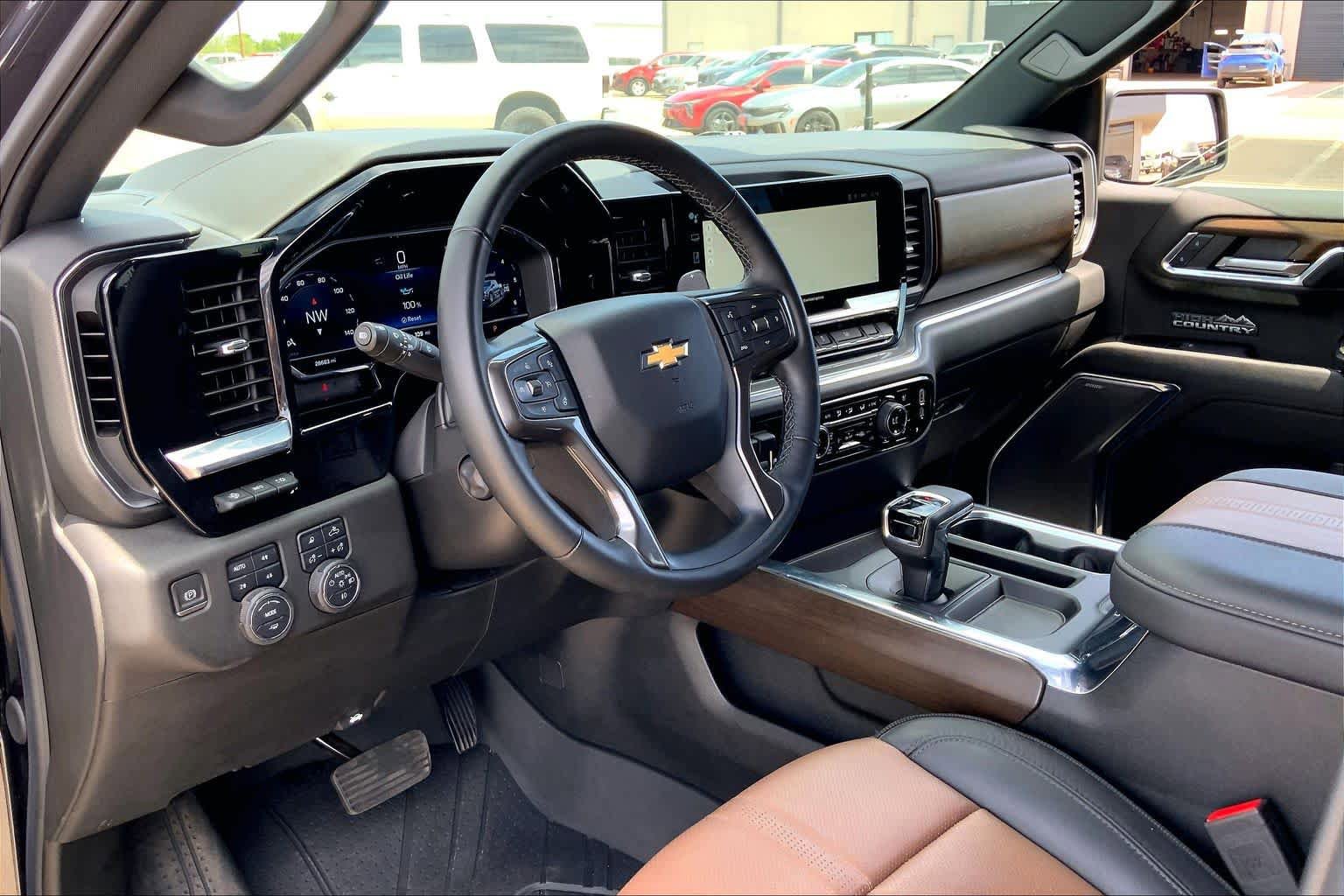 Used 2024 Chevrolet Silverado 1500 High Country w/ Technology Package AWD/4WD image 18