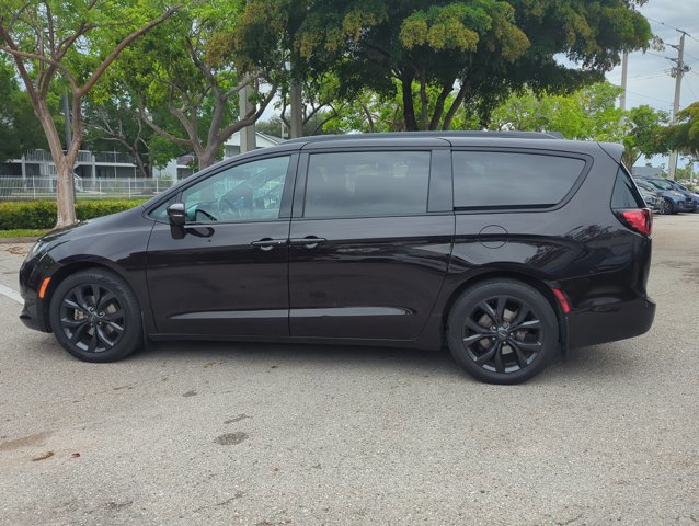 Used 2019 Chrysler Pacifica Limited w/ Advanced Safetytec Group FWD image 5