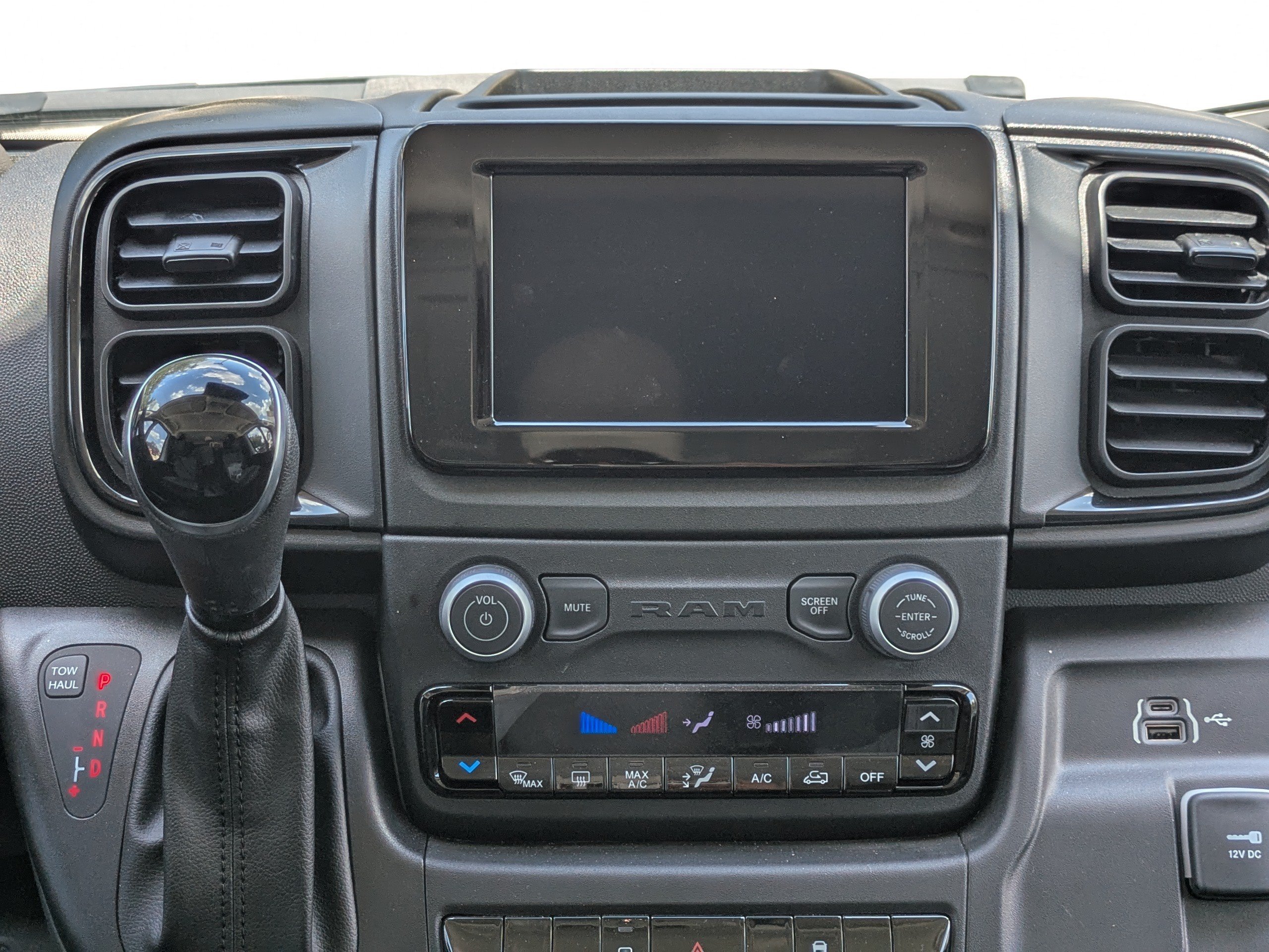 Used 2025 RAM ProMaster 2500 w/ Convenience Group FWD image 17