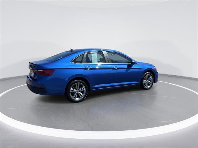 Certified 2024 Volkswagen Jetta SE w/ Panoramic Sunroof Package image 8