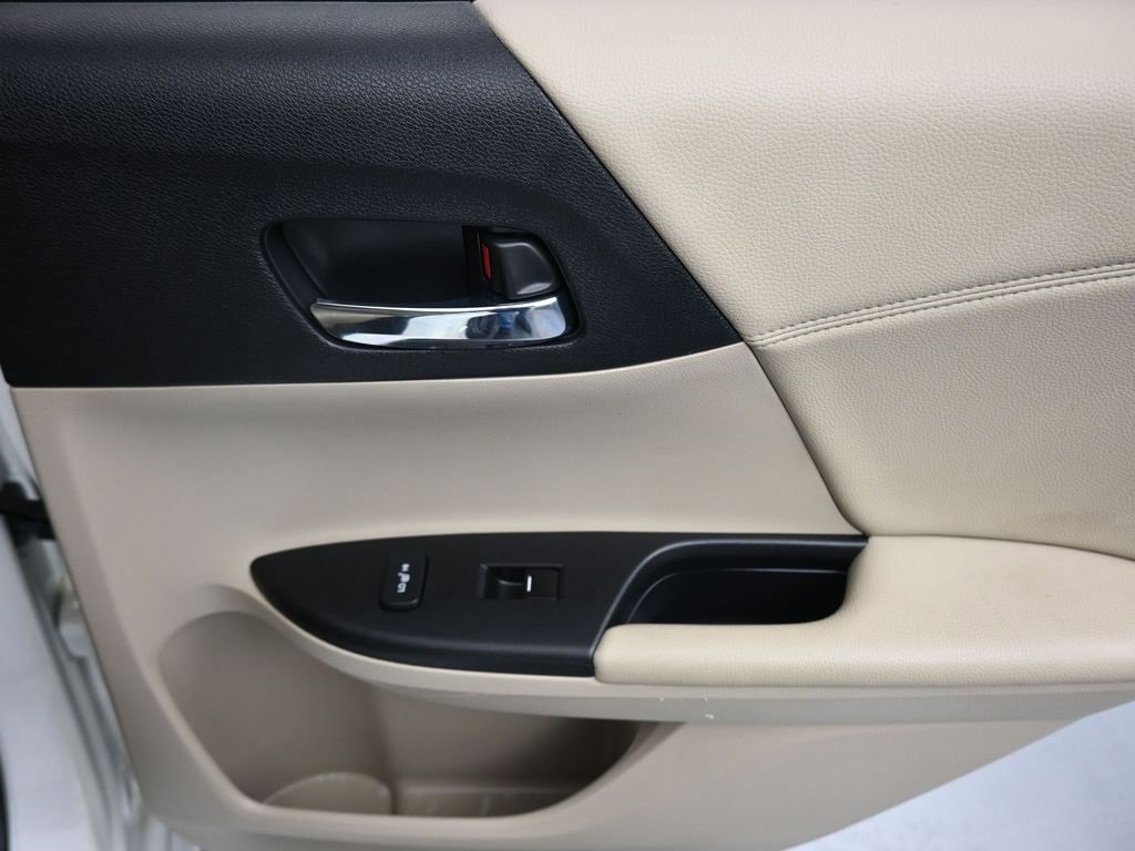 Used 2017 Honda Accord Touring image 38